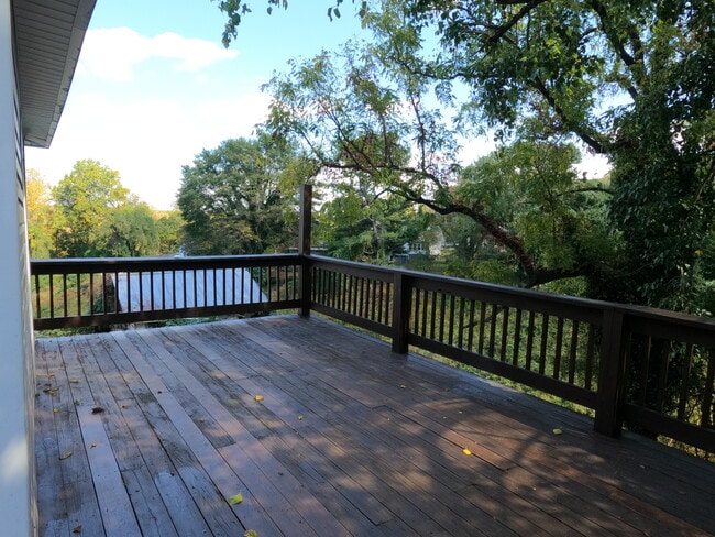 Building Photo - 128 Marshall St