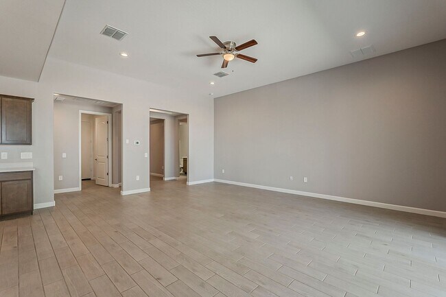 Building Photo - Spacious New-Build Family Home!