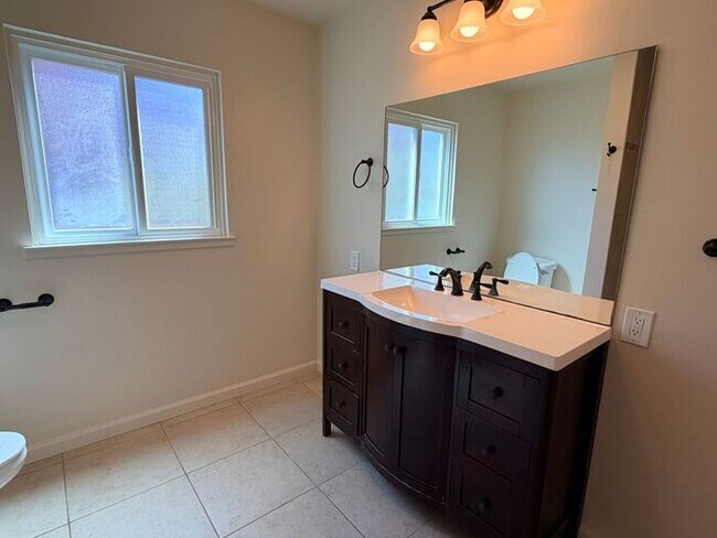 Building Photo - 3 Bed and 3 Bath Home Located Off of Forest Ave