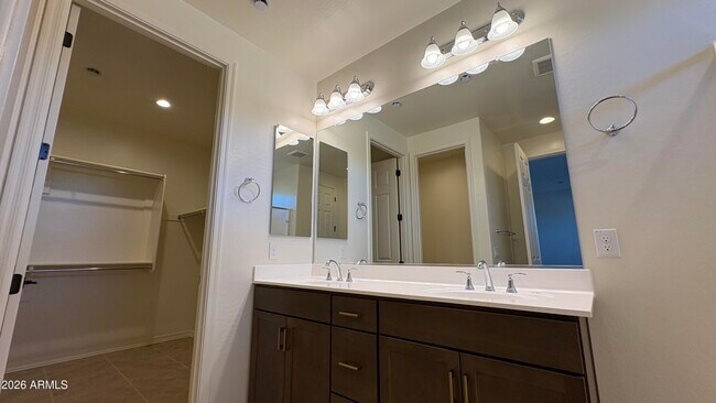 Building Photo - 5602 W Mauna Loa Ln