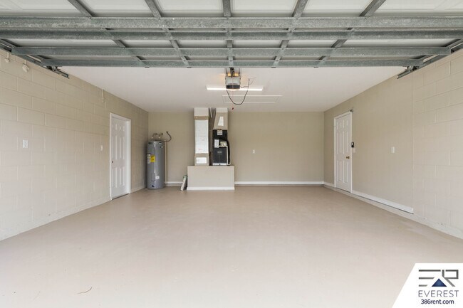 Building Photo - 25 Rainbrook Dr