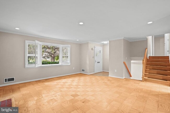 Building Photo - 1415 Mayflower Dr