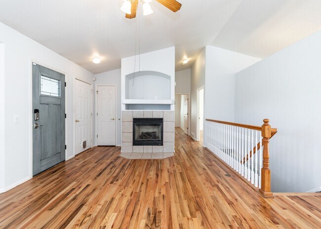 Building Photo - 4 Bed Rancher in District 20!!!