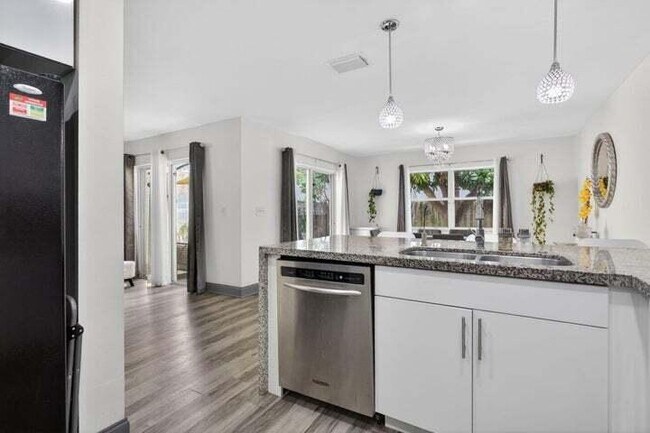 Building Photo - 4131 Eastridge Cir