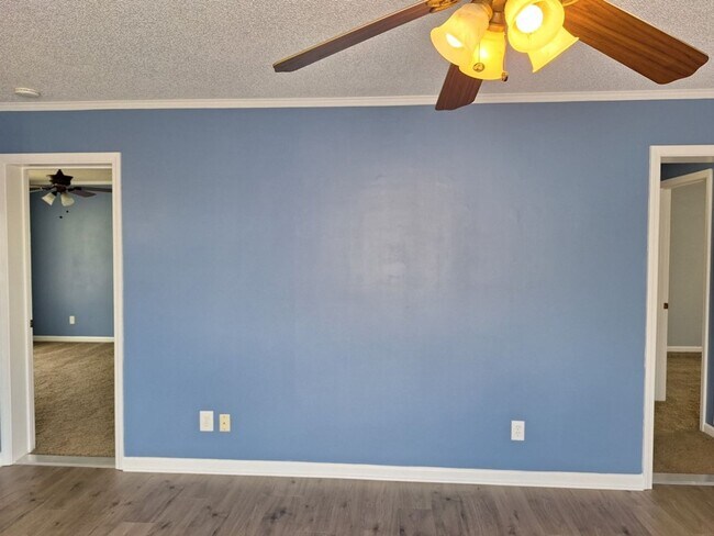 Building Photo - HOLIDAY MOVE IN SPECIAL. $500.00 OFF OF TH...