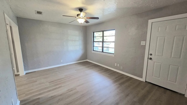 Building Photo - 2819 Anzio Dr