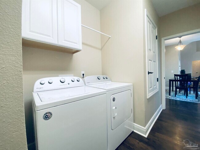 Building Photo - 1671 Eagle Terrace