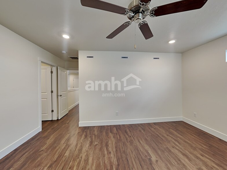 Building Photo - 9329 Wabash St