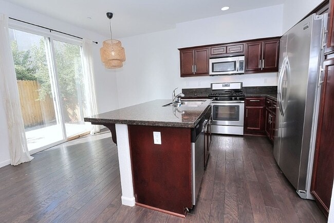 Building Photo - High Demand Park Place Home for Rent!