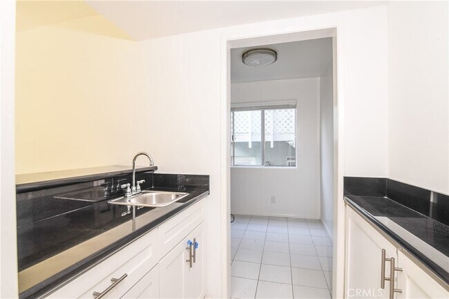 Building Photo - 811 6th St