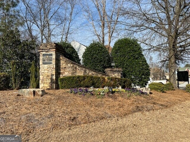 Building Photo - 3320 Northcliff Dr