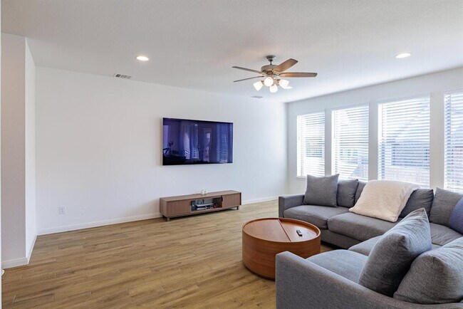 Building Photo - 317 Langhorne Bnd