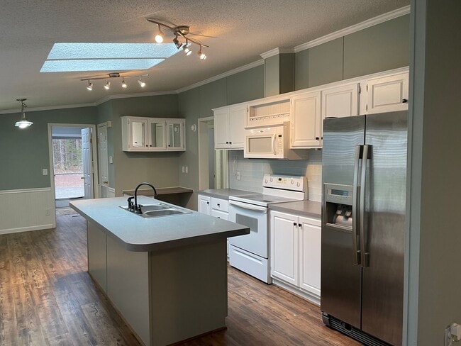 Building Photo - Updated Three Bedroom Two Bath Double Wide in Iron Station