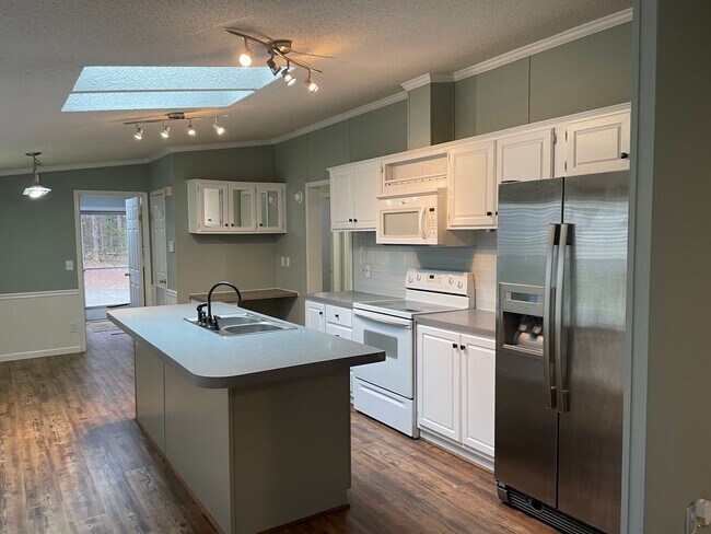 Building Photo - Updated Three Bedroom Two Bath Double Wide...