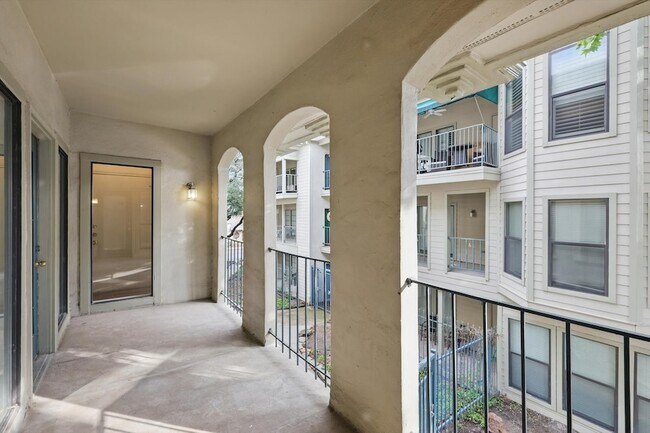 Building Photo - 3105 San Jacinto St