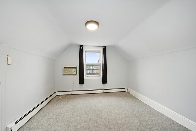 Building Photo - 72 Halstead Ave