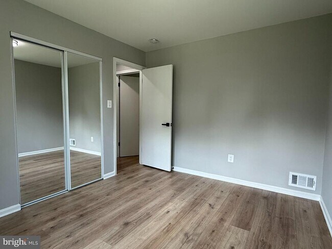 Building Photo - 5507 Kings Park Dr