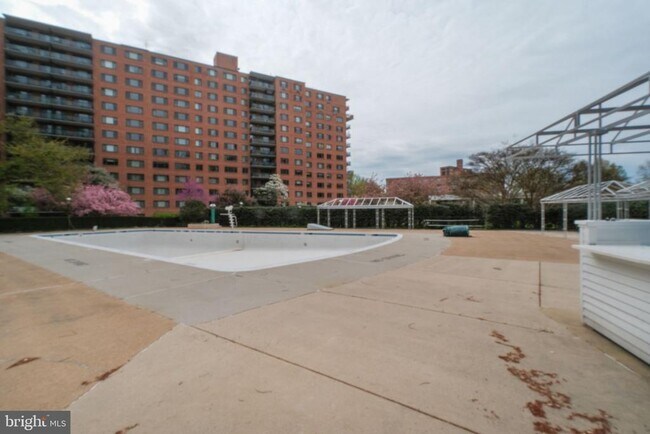 Building Photo - 4201 Cathedral Ave NW