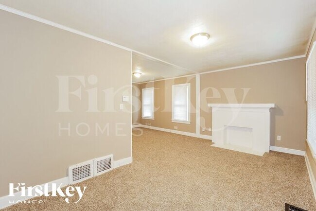 Building Photo - 6220 Tracy Ave