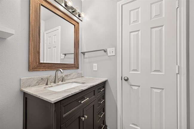 Building Photo - 202 N Vesper Bend Cir