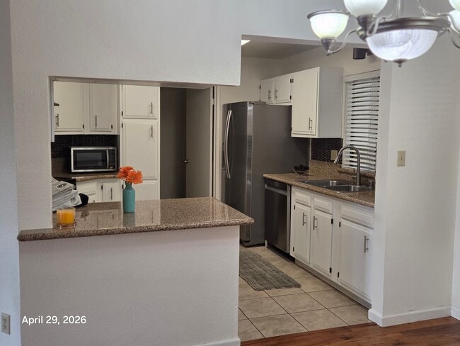 Building Photo - Spacious Downtown Sacramento Condo