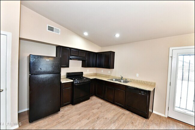 Building Photo - 916 Villa Seca Dr