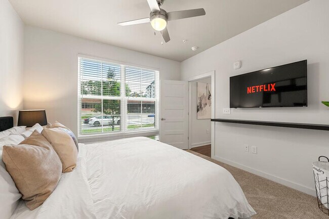 Building Photo - 2048 Bolton Dr NW