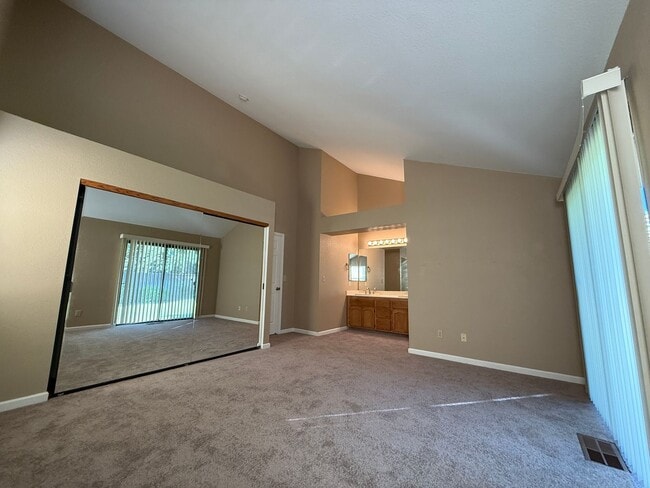Building Photo - A Cute Single Quiet Court Home!