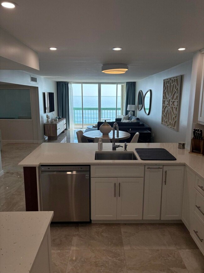 Building Photo - 9940 S Ocean Dr