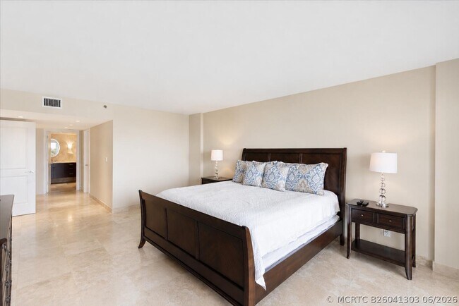 Building Photo - 4301 N Ocean Blvd