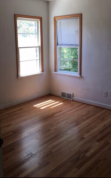 Building Photo - 225 NW Harrison St