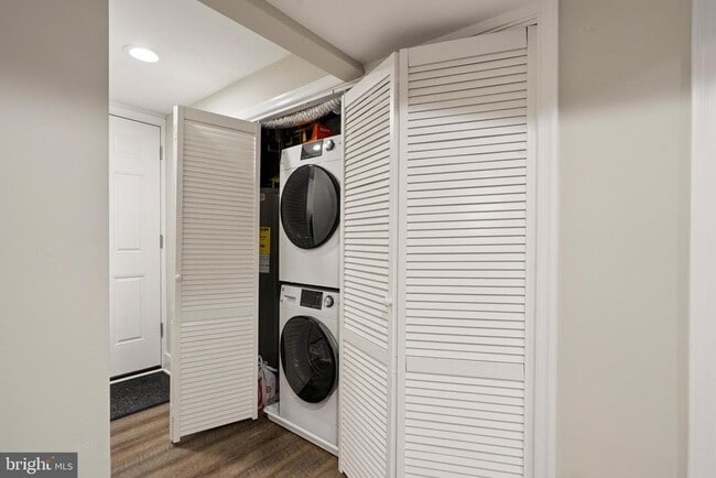 Building Photo - 19 Clifford Ave