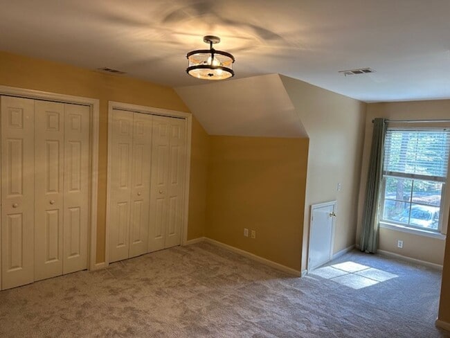 Building Photo - 5 Bridle Ct