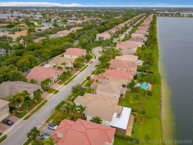 Building Photo - 4827 SW 183rd Ave