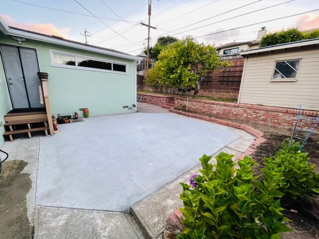 Building Photo - 160 Hazelwood Dr