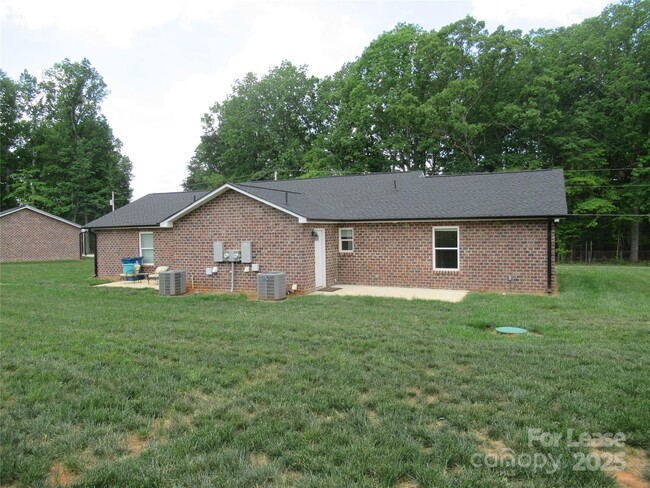 Building Photo - 3784 English Oak Dr
