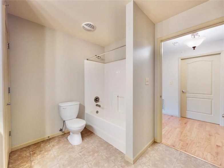 Building Photo - 5132 Welsh Dr