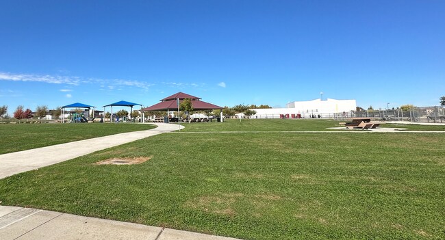 Building Photo - Natomas 3 Bedroom Home with a loft for rent!