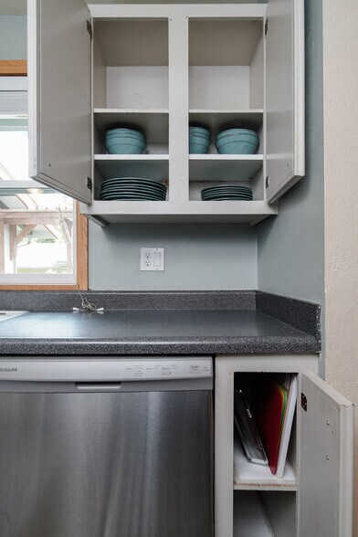 Building Photo - 312 S Nebraska St