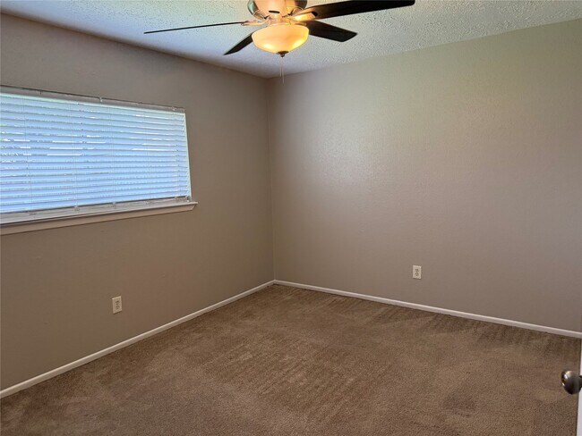 Building Photo - 10126 Fernstone Ln