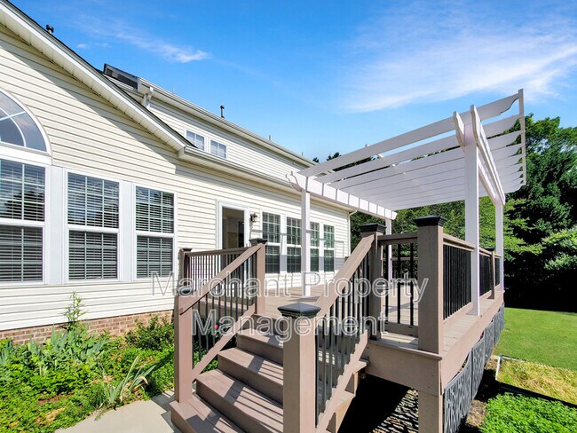 Building Photo - 15 Silverthorn Ct