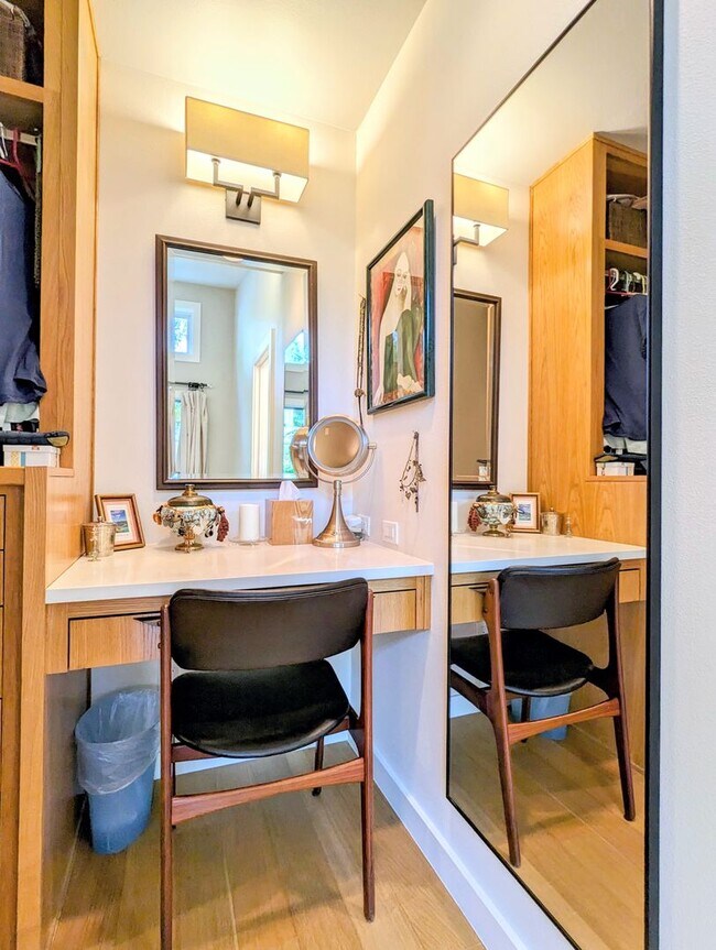 Building Photo - Remodeled Home Next To Zilker Park - 3 BR / 2 BA