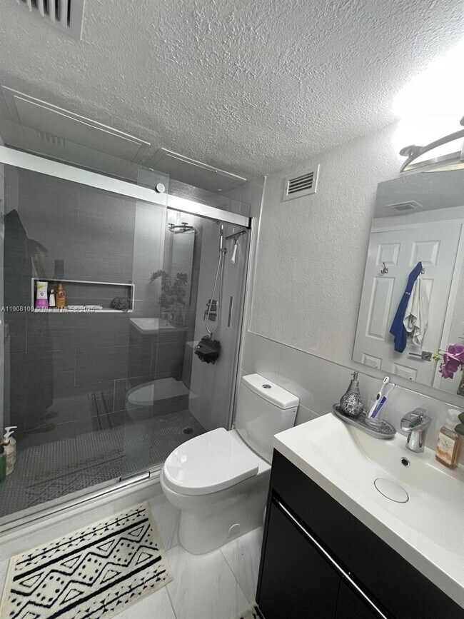 Building Photo - 2501 S Ocean Dr