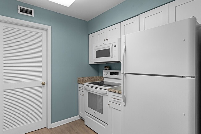 Primary Photo - 260 Crown Oaks Way