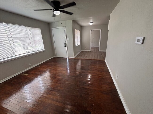 Building Photo - 3521 Grassmere St