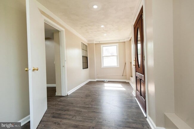 Building Photo - 6410 63rd Pl
