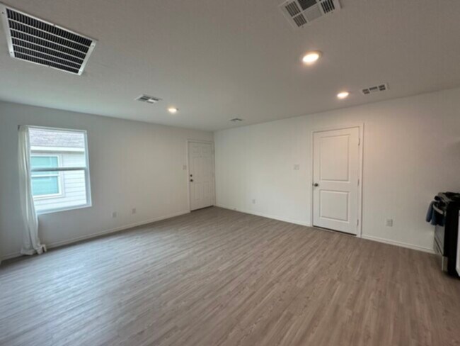 Building Photo - 7260 Pasture Run