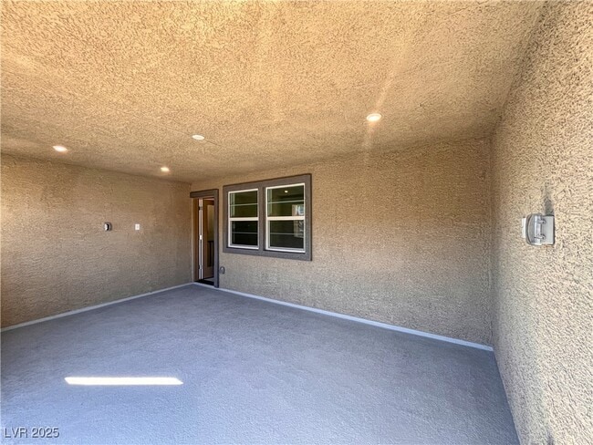 Building Photo - 8683 Luxuriant Ave