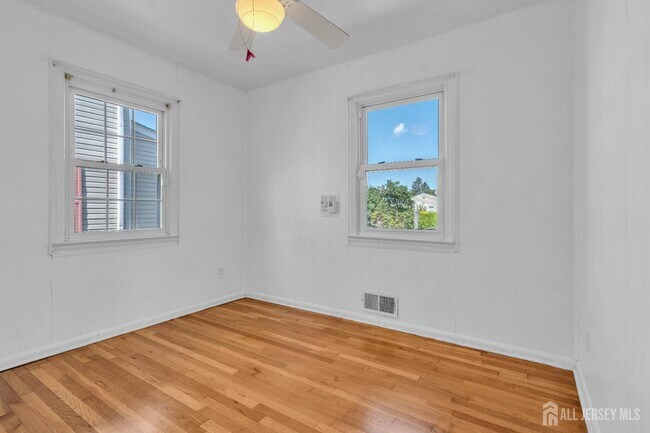Building Photo - 253 Fairmount Ave