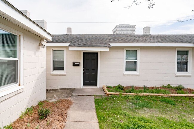 Building Photo - Charming Apartment Downtown Columbia - Housing Vouchers Accepted!